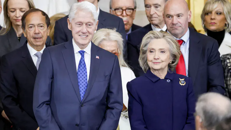 Facing contempt vote, Clintons agree to testify in Epstein investigation