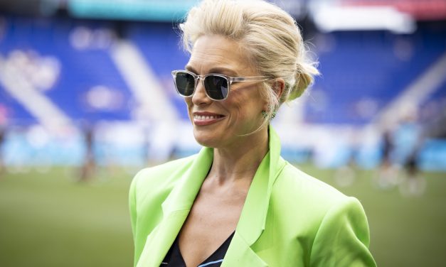 El Al adds Apple TV+, starting with ‘Ted Lasso’