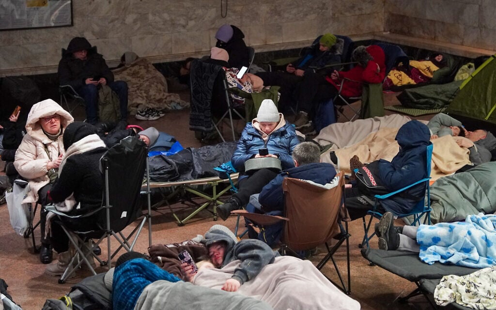 Russia resumes strikes on freezing Ukrainian capital