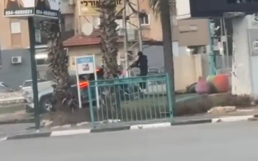 Man shot dead after car chase through downtown Lod