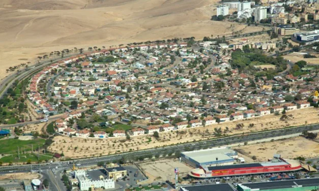 Arad: Public building vandalized in city conflict