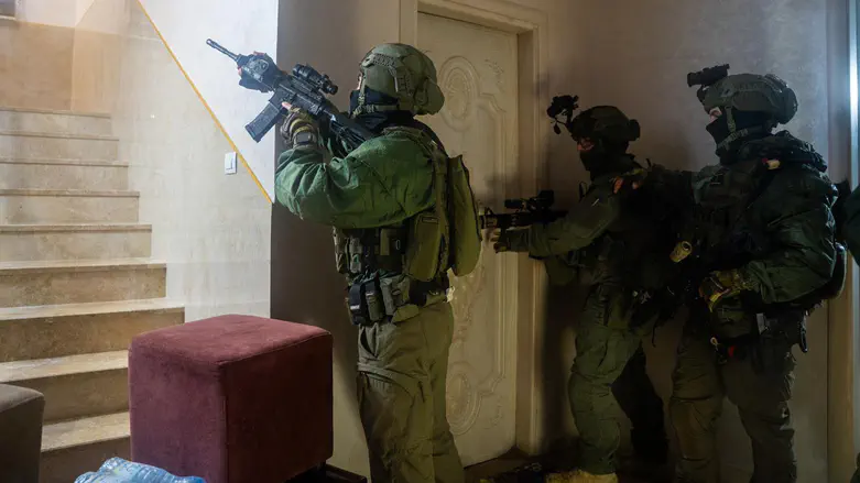 Legal experts and IDF commanders: ‘Support the soldiers’