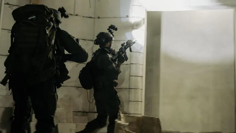 IDF troops foil two terror attacks in Judea and Samaria