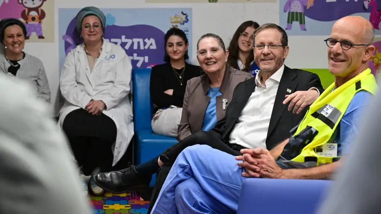 Speaks to patients and staff: Herzog visits underground facility at Shaare Zedek