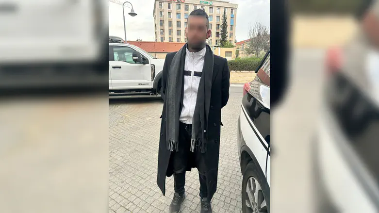 Arab dressed as haredi arrested for theft