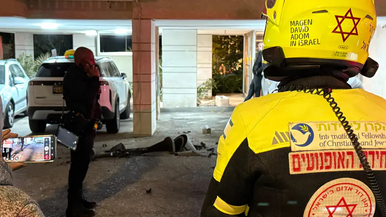 Sirens across Israel: Iranian missile intercepted, damage in central Israel