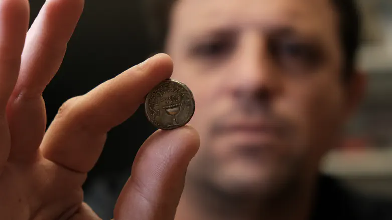 Muslim doctor caught smuggling 2,000-year-old Jewish coins at checkpoint