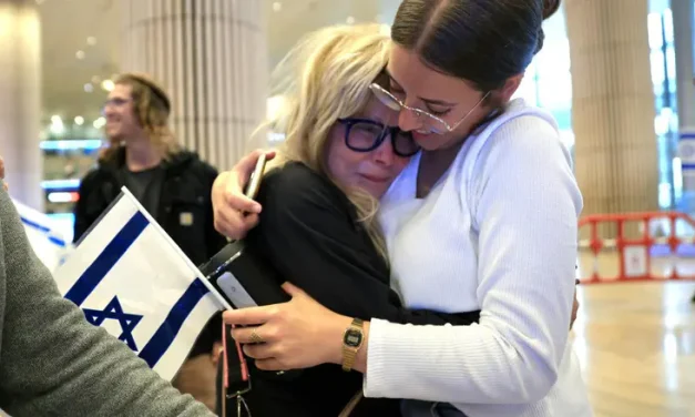 Amid ongoing security tensions, 40 North Americans become Israeli citizens in one day