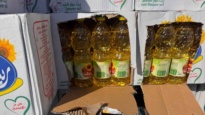 Attempt to smuggle hundreds of bolltes of oil disguised as aid foiled