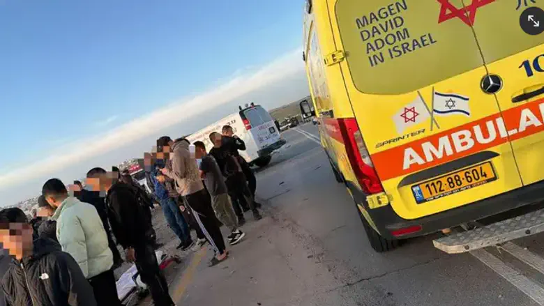 3 killed, 2 critically injured in Negev crash