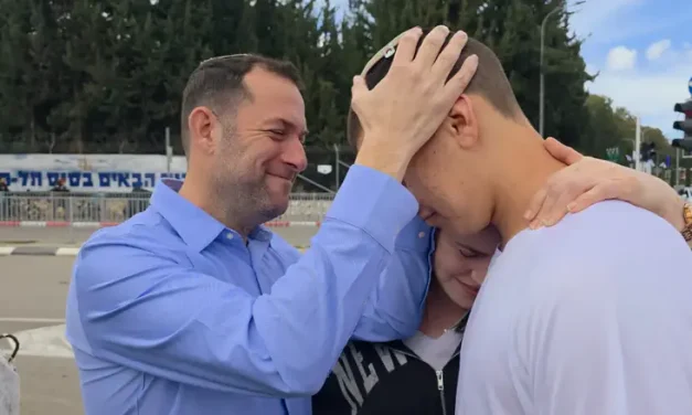 Yossi Dagan overwhelmed with emotion as his son enlists in IDF