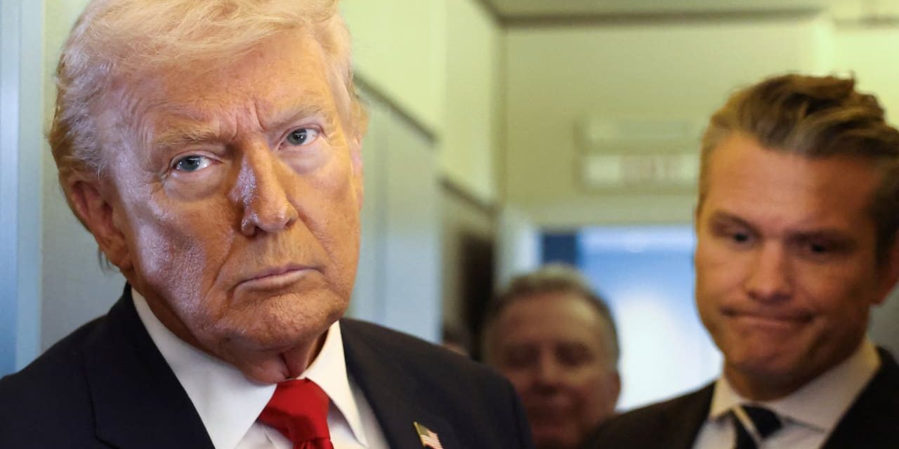 Trump tells aides he is willing to end Iran war without reopening Hormuz, WSJ reports