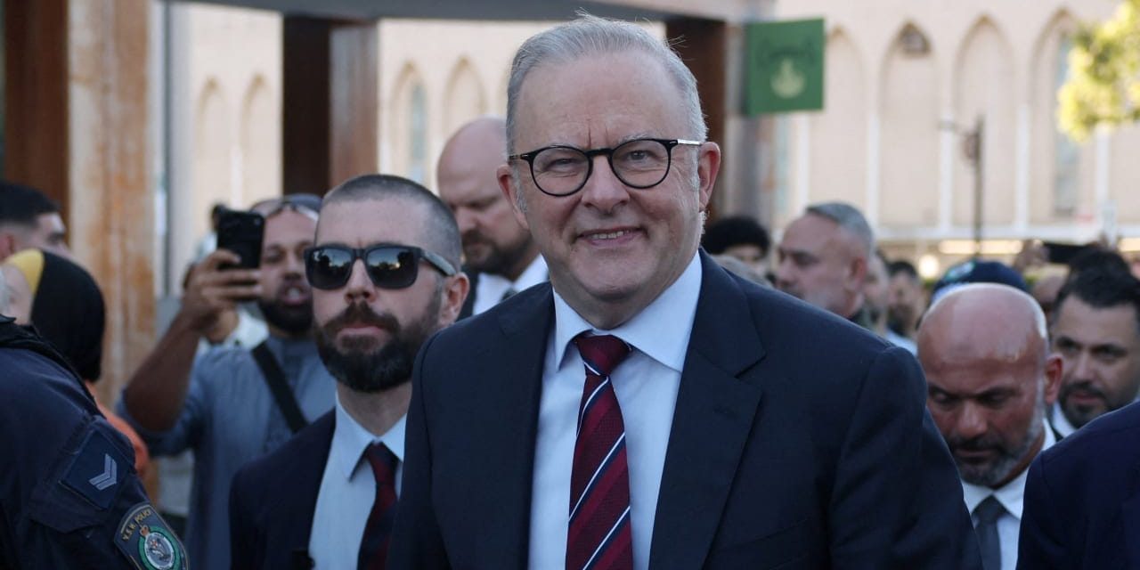 PM Albanese heckled, booed at Sydney mosque during Eid prayers over Gaza stance