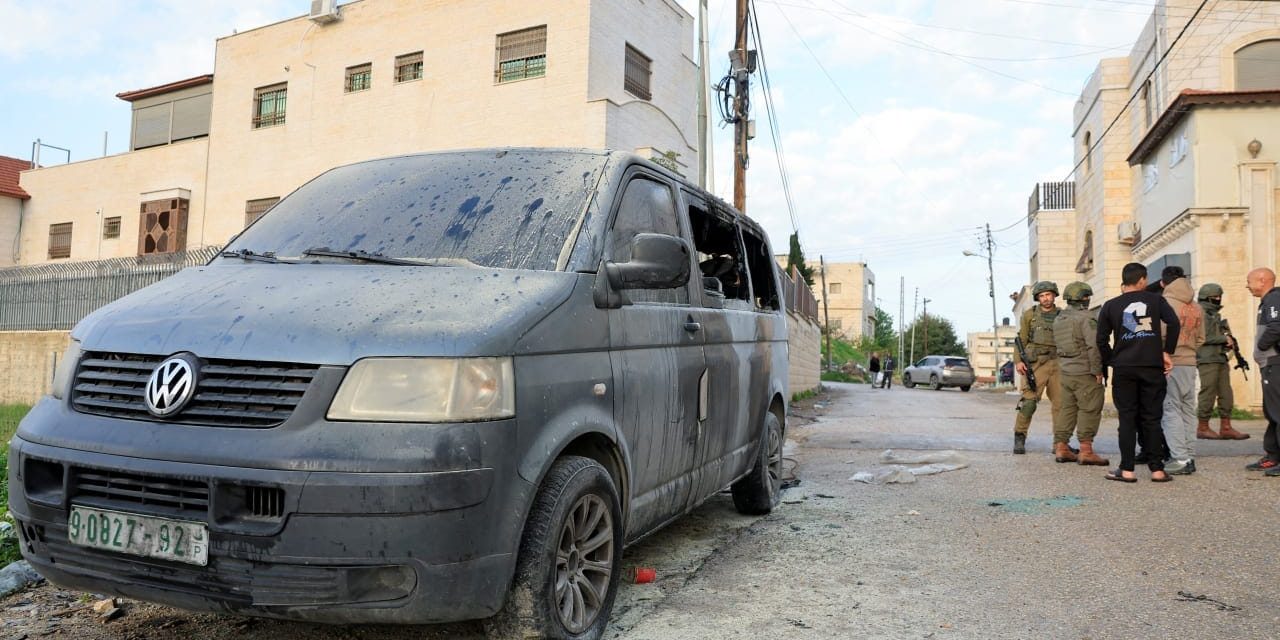 Israelis commit dozens of attacks against West Bank villages, burn buildings, vehicles