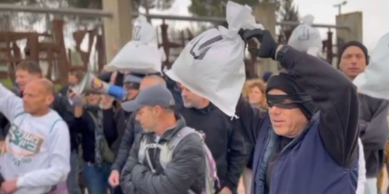 Protesters block Knesset entrance following approval of 2026 state budget