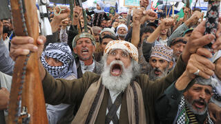 Report: Iran pressing Houthis to renew attacks on Red Sea shipping