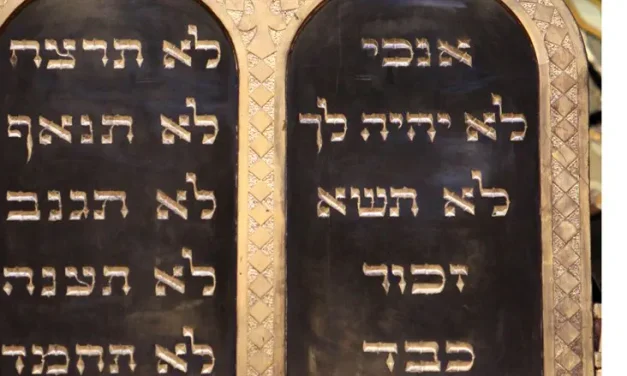 Court clears Texas law mandating Ten Commandments in schools