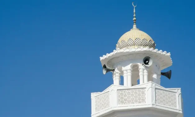 Police confiscate loudspeakers from a mosque in the Negev