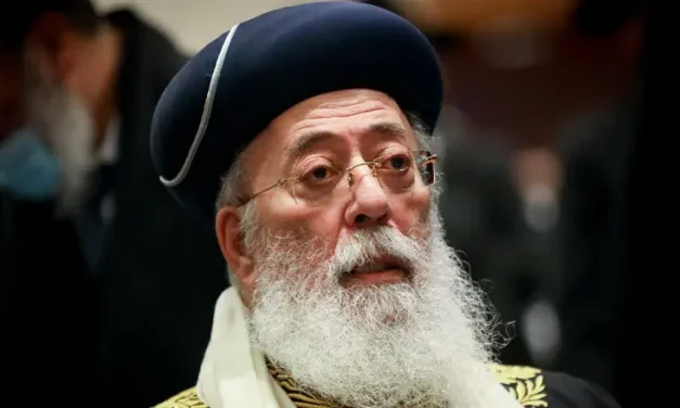 Rabbi Amar warns against rise of self-proclaimed ‘kabbalists’