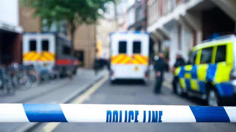 Two haredim stabbed outside London synagogue
