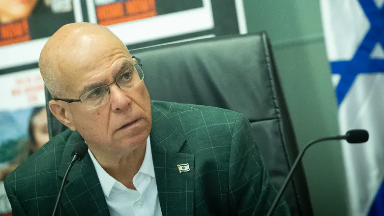 After criticizing Donald Trump, Zvika Foghel apologizes