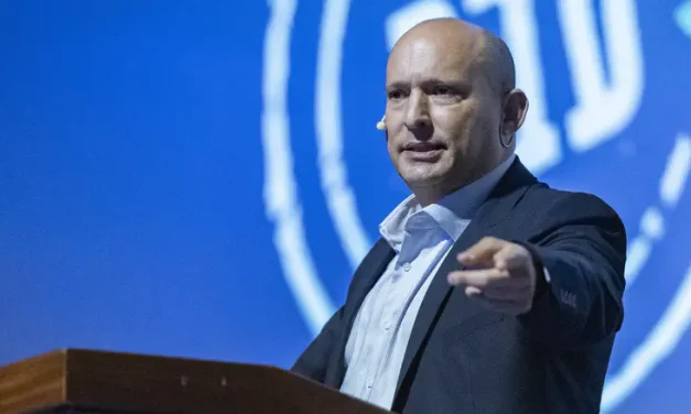 Bennett’s party threatens lawsuit against Likud