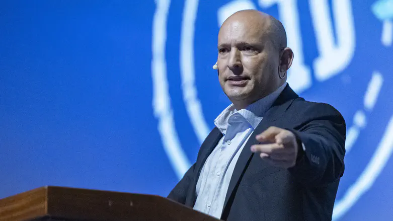 Bennett’s party threatens lawsuit against Likud