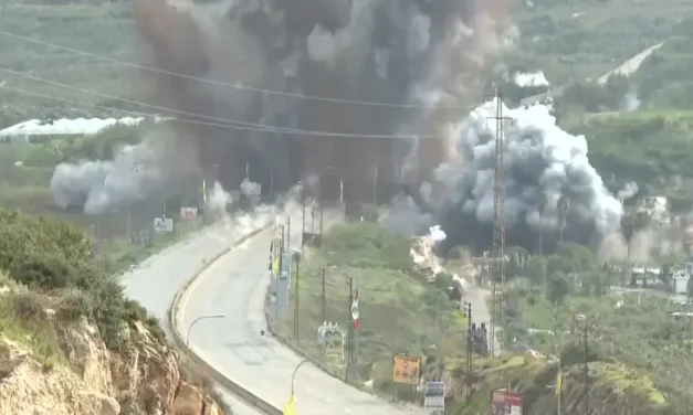 Lebanese crossing Litani River southwards, despite repeated warnings