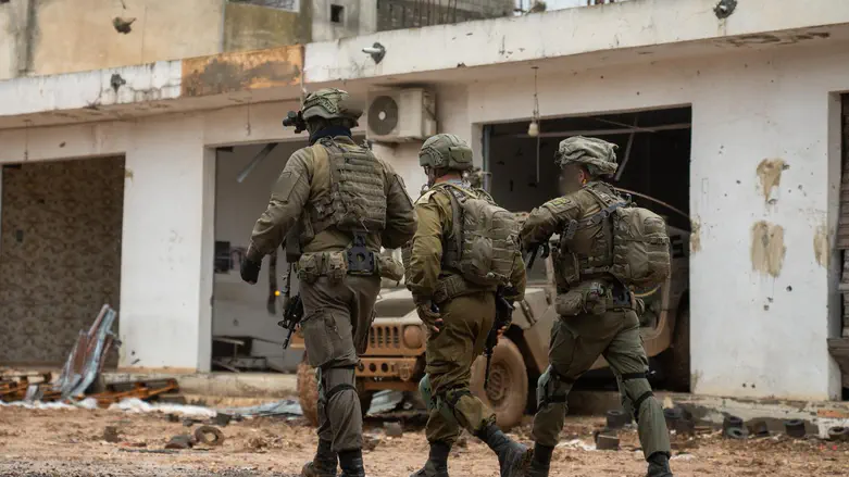 IDF soldiers receive word of ceasefire – in enemy territory