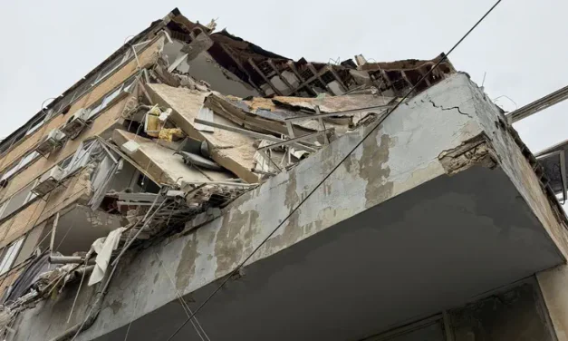 Woman moderately injured in a building collapse in Tel Aviv