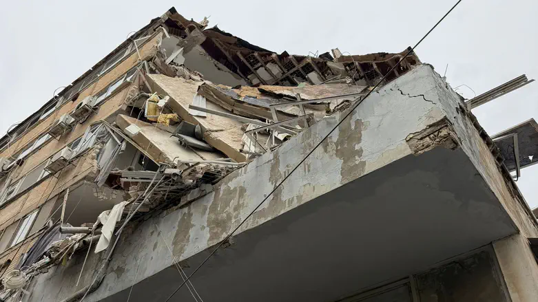 Woman moderately injured in a building collapse in Tel Aviv