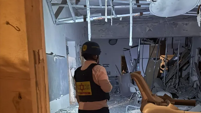 Cluster missile launched towards central Israel, damaging home