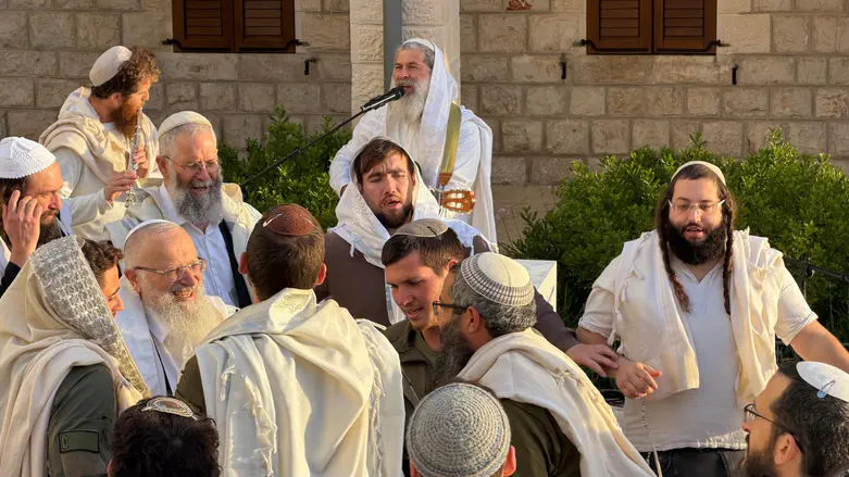 Watch live: Moving holiday prayers from Tzfat