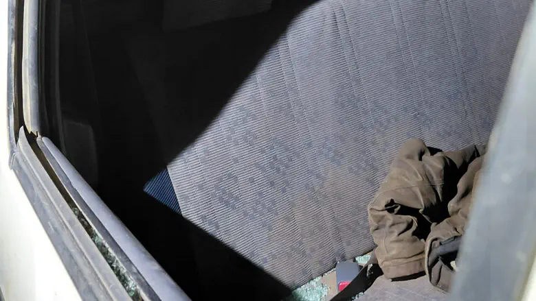 Driver narrowly escapes lynch attempt near Esh Kodesh