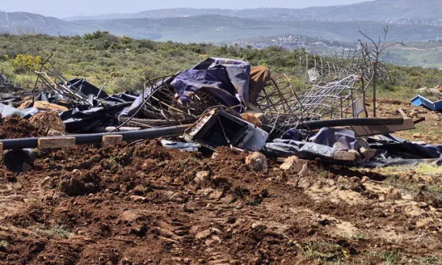 Hundreds of Arabs descend on encampment following eviction