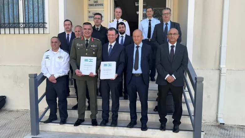 Defense Min. reaches $750 Million deal to sell rocket artillery system to Greece