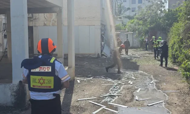 Direct hit in Nahariya: One hurt, heavy damage to residential building