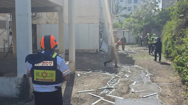 Direct hit in Nahariya: One hurt, heavy damage to residential building