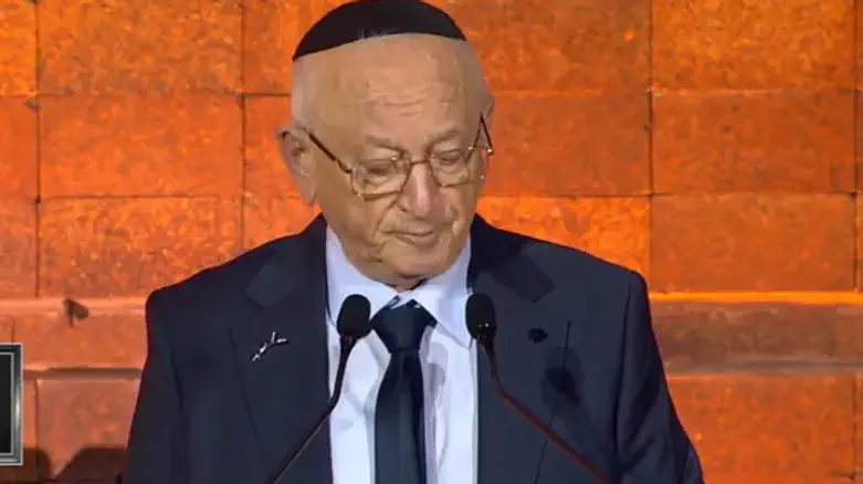 Holocaust survivor and former judge recites ‘El Maleh Rachamim’ prayer at Yad Vashem