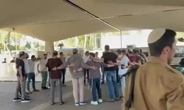 From Treblinka to the IDF: Yeshiva students sing Holocaust-era song at recruitment center