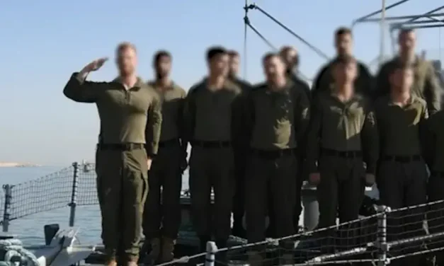 Watch: Soldiers honor the memory of the victims of the Holocaust