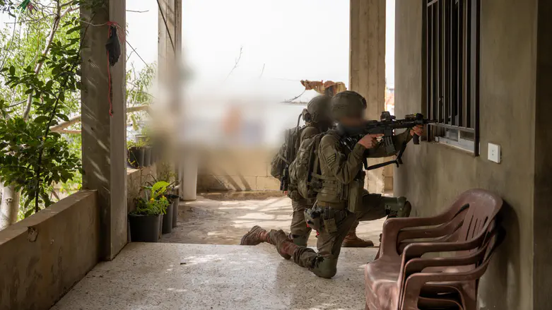 Lebanon: Nahal Brigade soldiers located weapons in a civilian home in Lebanon