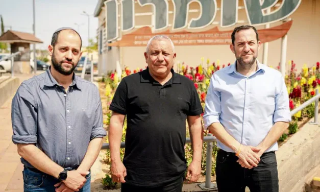 Surprise visit: Gadi Eisenkot tours Samaria