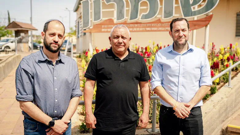 Surprise visit: Gadi Eisenkot tours Samaria