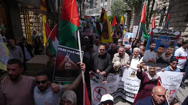 Demonstrations supporting terrorists in the Palestinian Authority