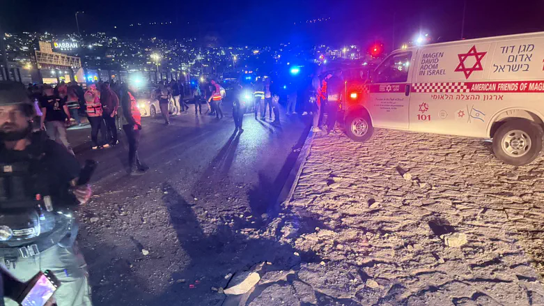 One hour before ceasefire: Two severely wounded from missile impact near Karmiel