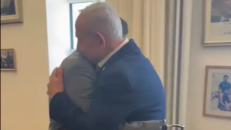 From battlefield to beacon: Wounded IDF hero Ari Spitz visits Netanyahu