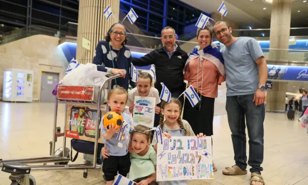 Ahead of Yom Ha’atzmaut: Dozens of new olim from North America