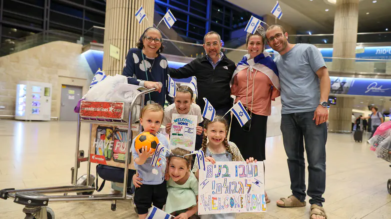 Ahead of Yom Ha’atzmaut: Dozens of new olim from North America