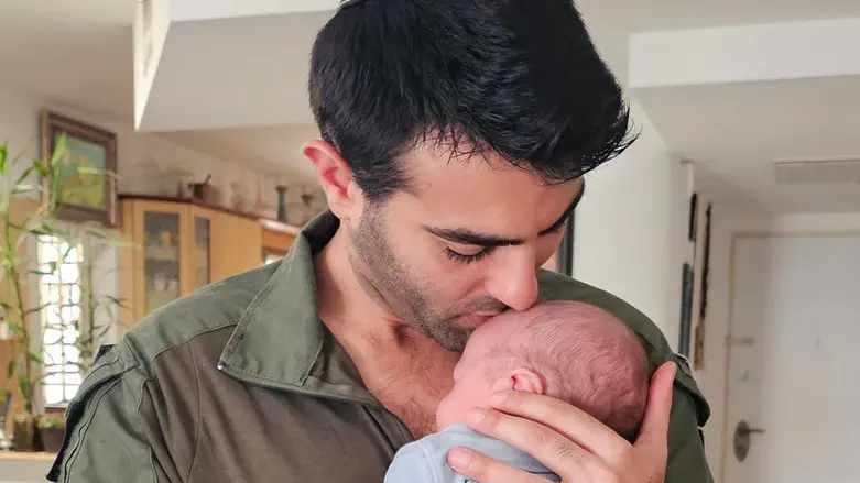 “Stolen house & baby”: The innocent photo that became a global incitement campaign